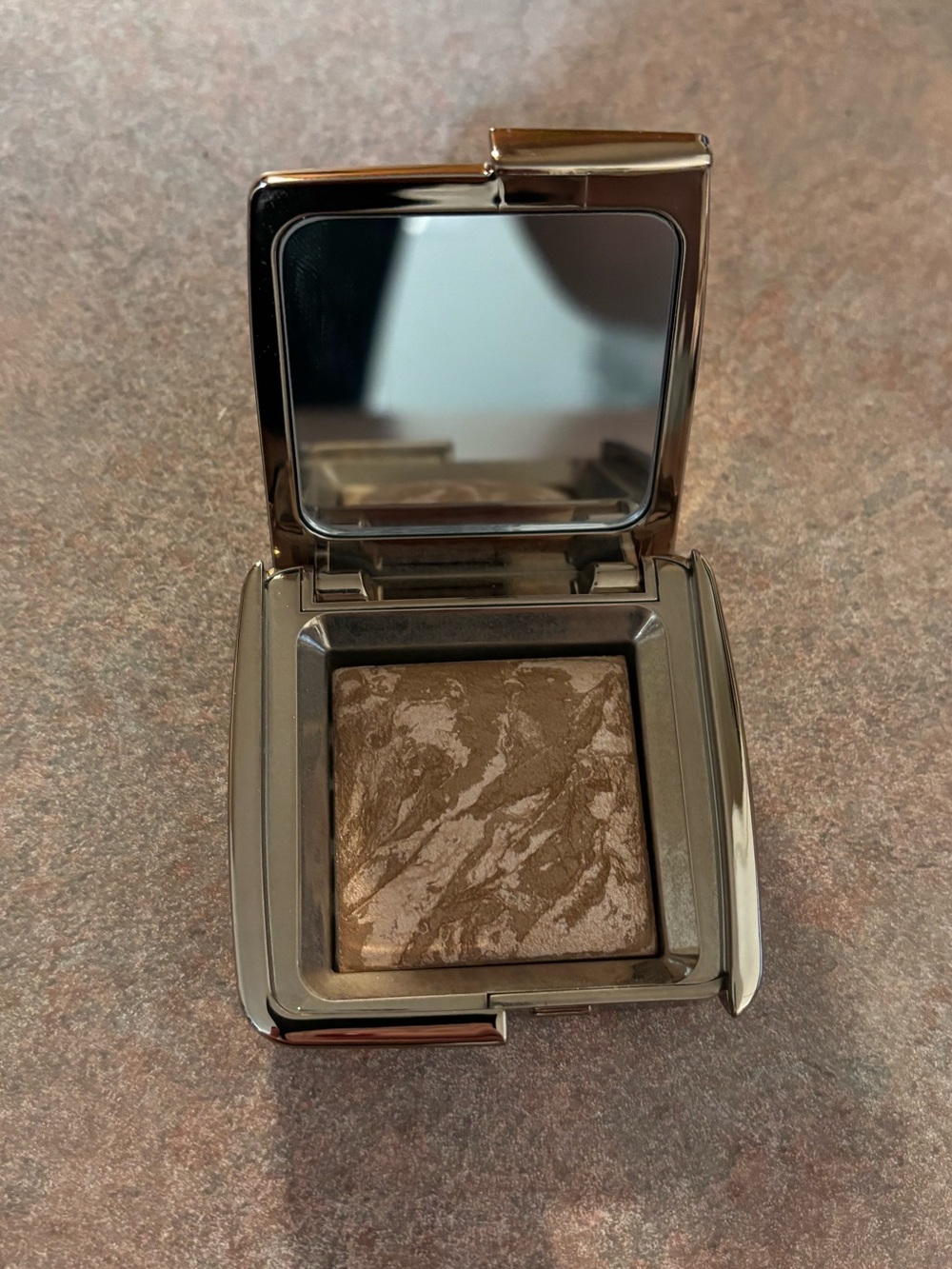 Mini Hourglass Ambient Lighting Bronzer